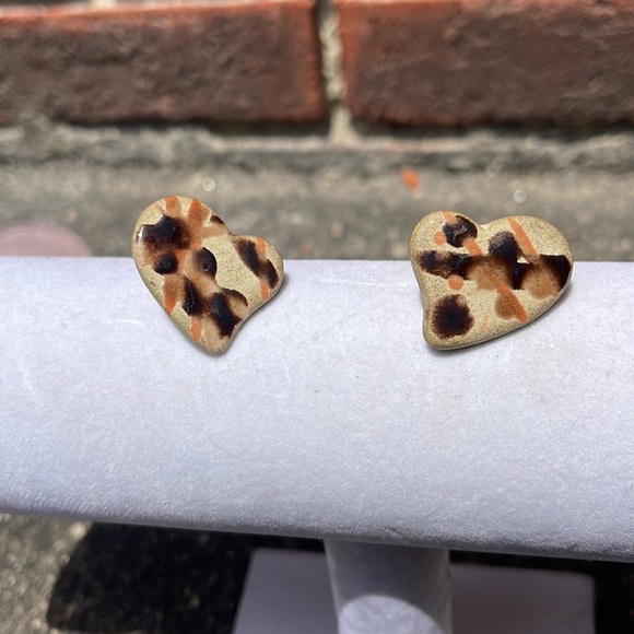 Avon Jewelry - 80s 90s vintage Avon Stone heart earrings